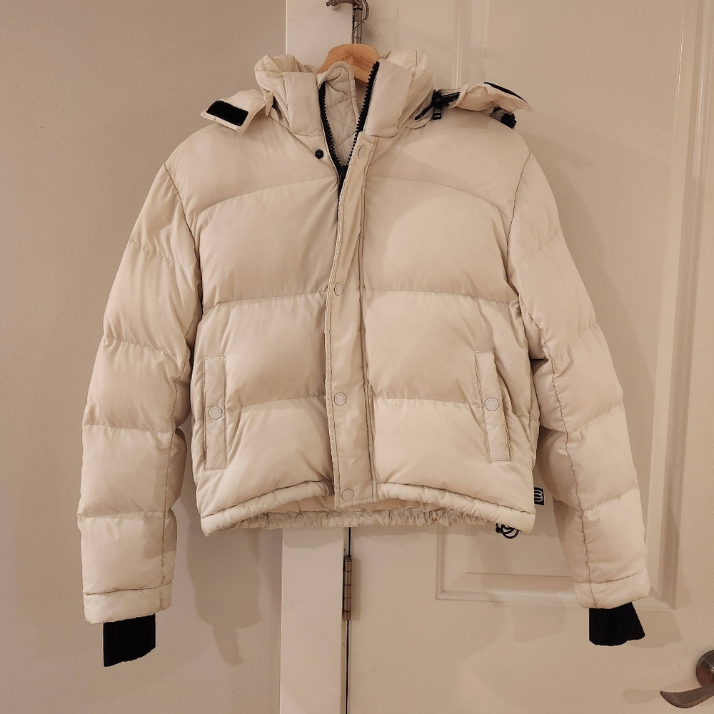 Aritzia Super Puff Shorty White XXS